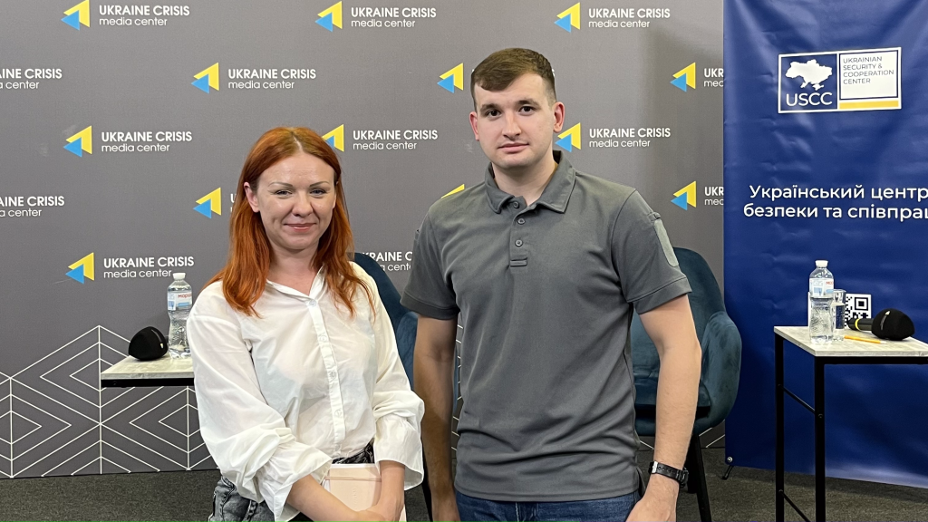 “Українські біженці – ціль російської пропаганди” – експерт УЦБС на брифінгу УКМЦ про російську пропаганду