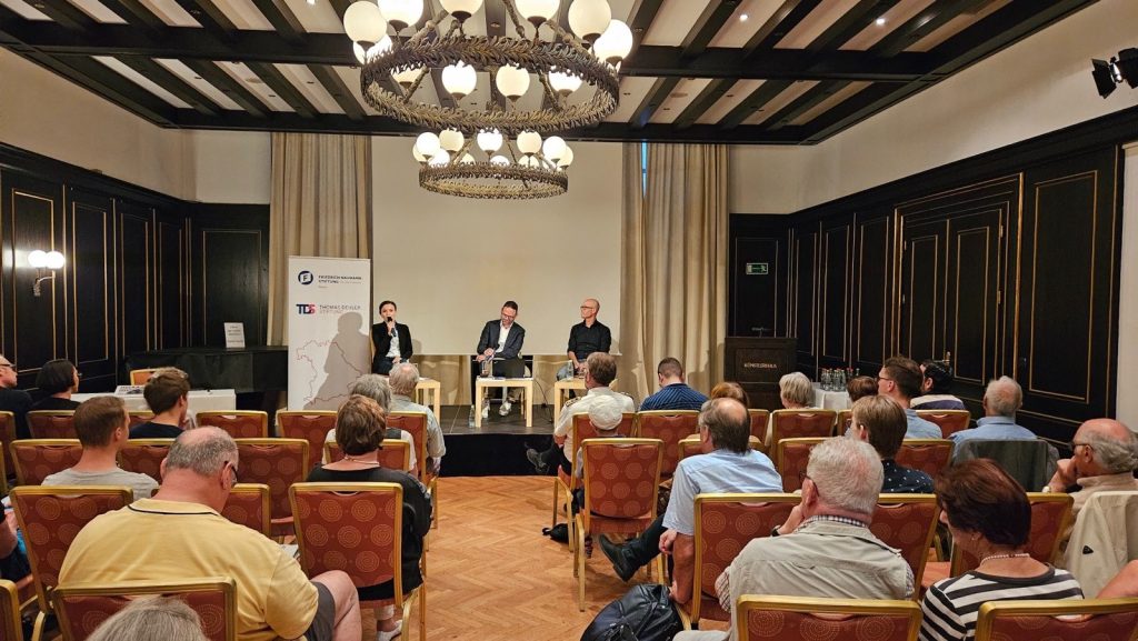 “Російська політика і Донбас. Війна, дезінформація – і байдужість Заходу”: панельна дискусія УЦБС